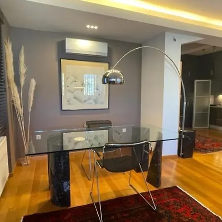 דירה Downtown Stylish Flat