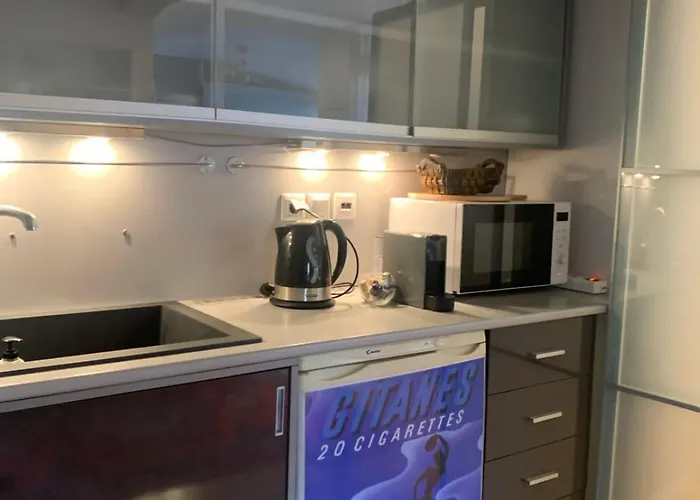 Downtown Stylish Flat سالونيك